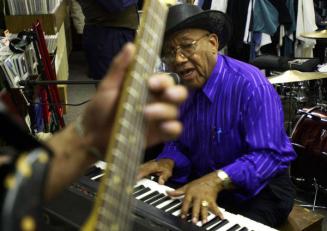 chi-aaron-moore-dead-20131205-001